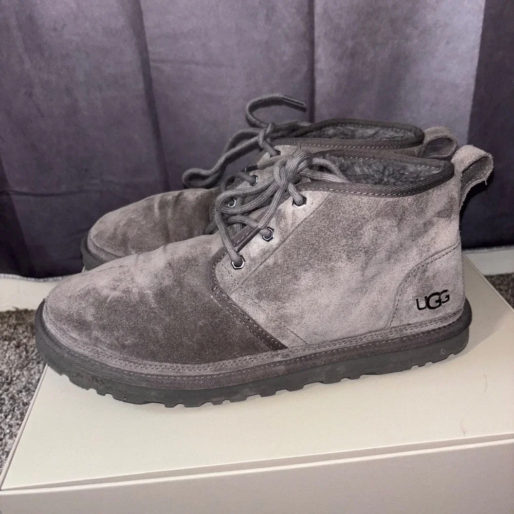 UGG Neumel Chukka Suede Boots Mens Size 11 Charcoal Grey Cozy Casual Sheepskin